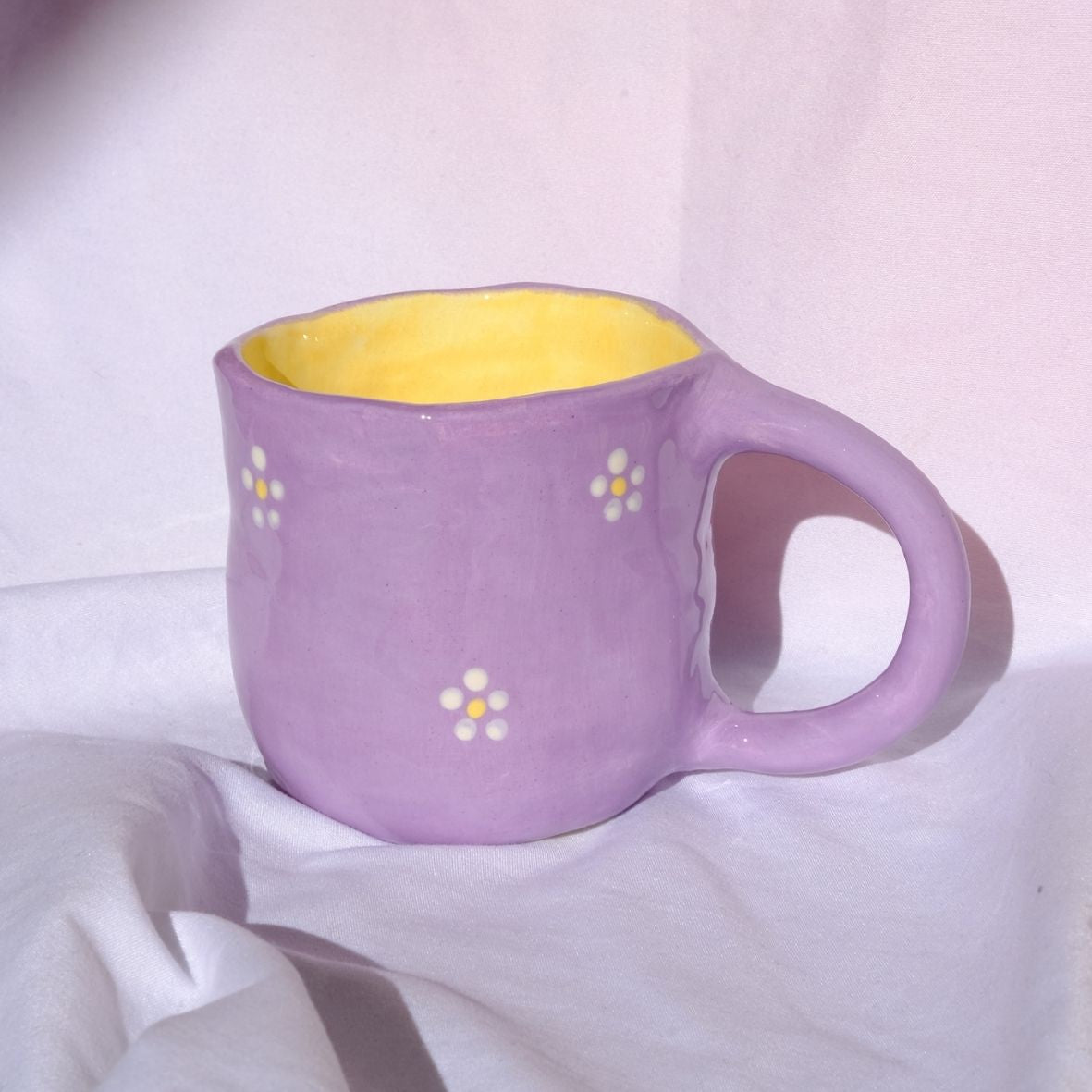 Violet daisy mug