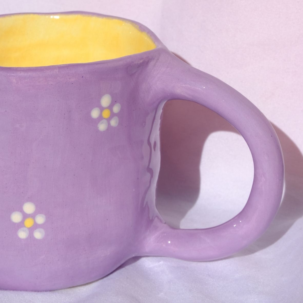 Violet daisy mug