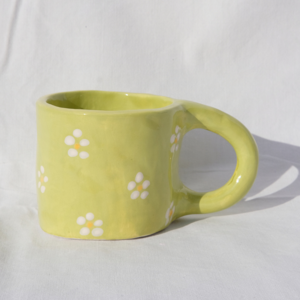 Green daisy mug