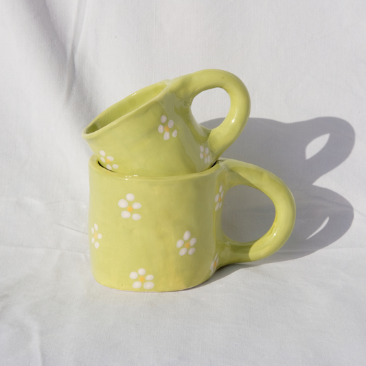 Green daisy mug