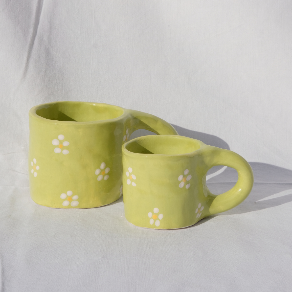 Green daisy mug