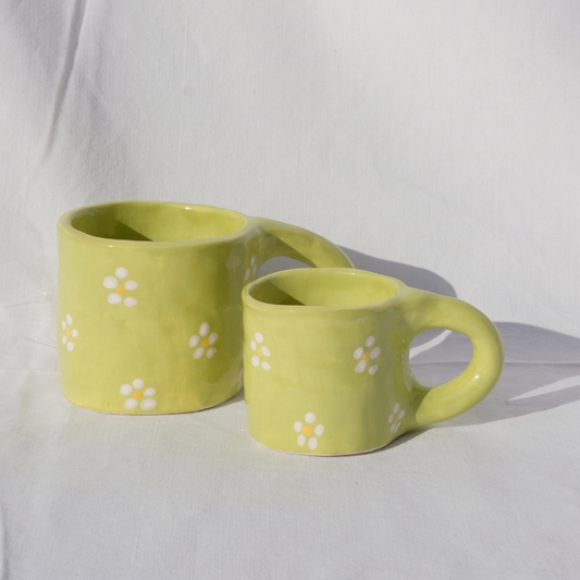 Green daisy mug